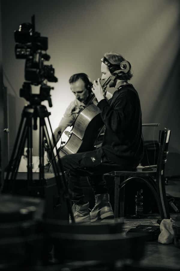 Ivan Nogueira hosts Roshko Brothers – River of Time